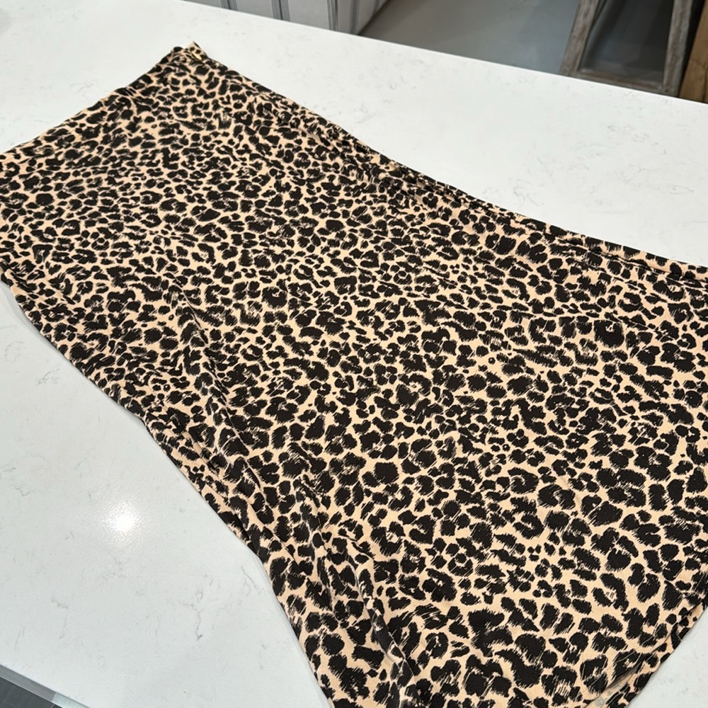 Anthropologie Leopard Midi skirt. 10